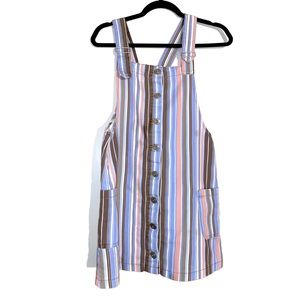 This beautiful vintage style overalls look gorgeous on!